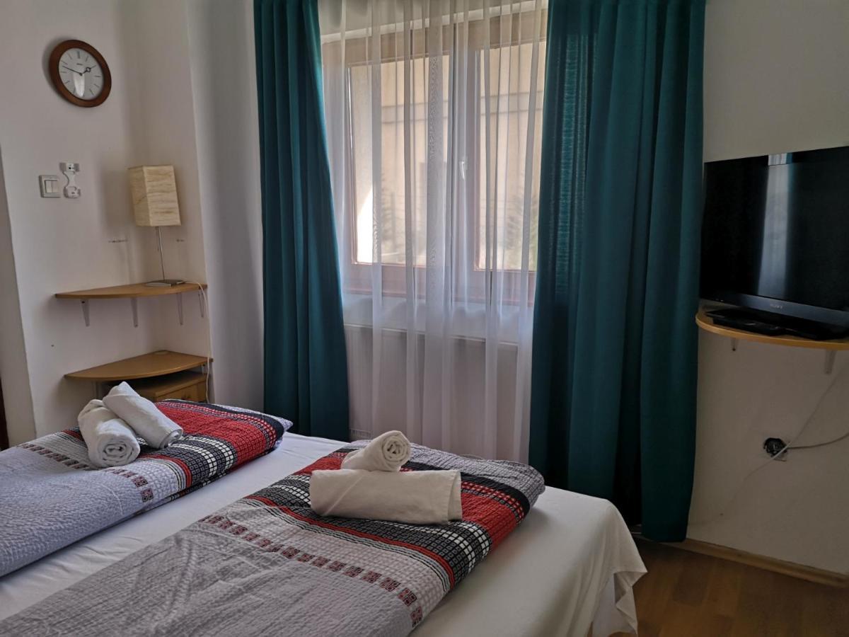 Parton Hotel & Bowling Tiszakécske 외부 사진
